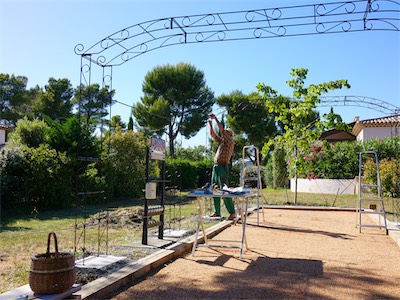 Construction of the Wrought-Iron Pavilion